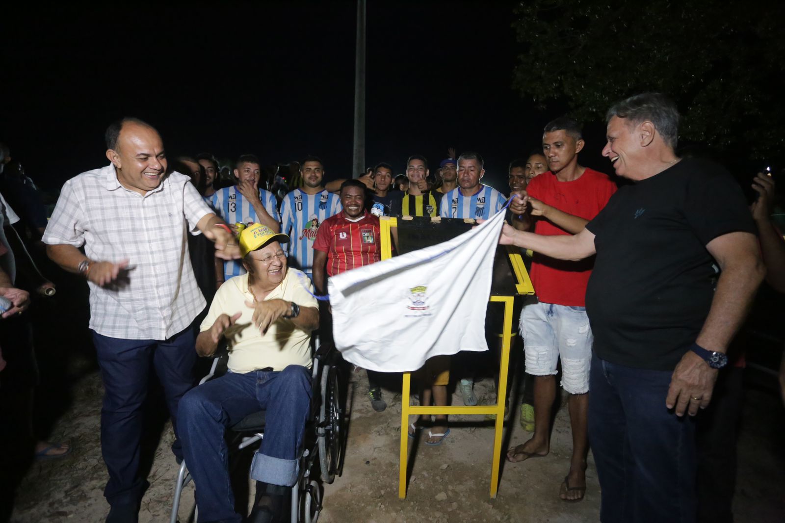 Comunidade Chapadinha Sul recebe novo campo de futebol