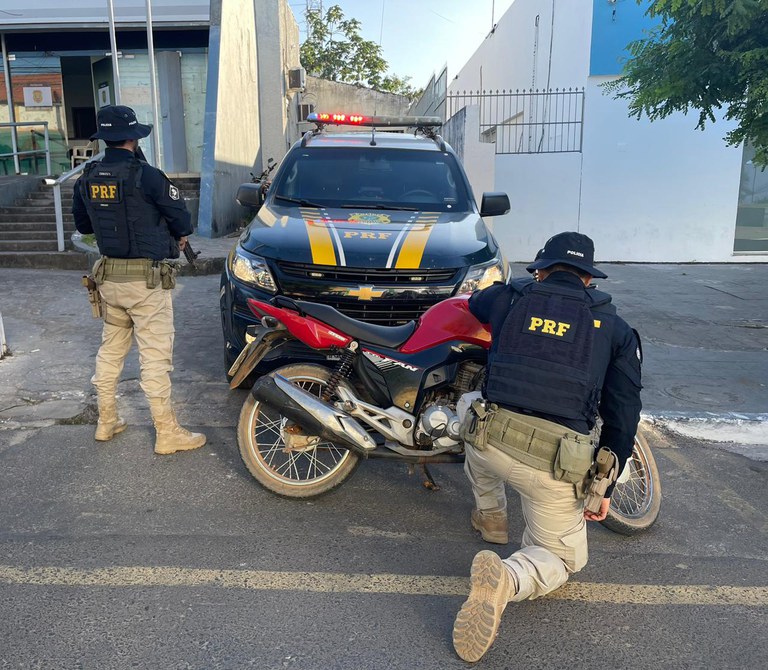 Homem com moto adulterada tenta fugir, mas é preso pela PRF no Piauí