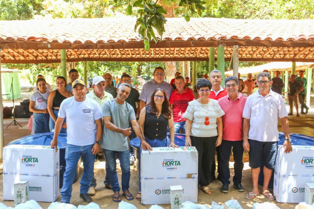 SAF entrega mais de 13 toneladas de alimentos e kits de irrigação em Pedro II