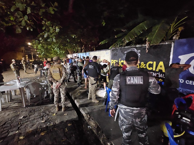 Operação Silêncio e Paz apreende armas e drogas em Teresina