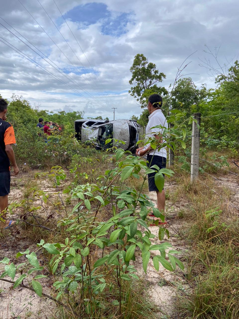 Criança morre após carro capotar com família de médico no Piauí