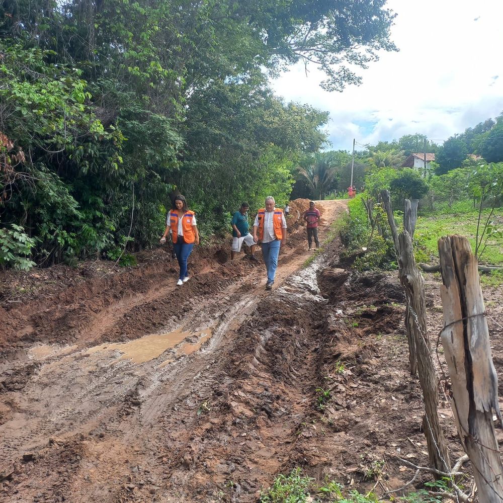 Equipes da Defesa Civil monitoram regiões afetadas pelas chuvas no município de Currais