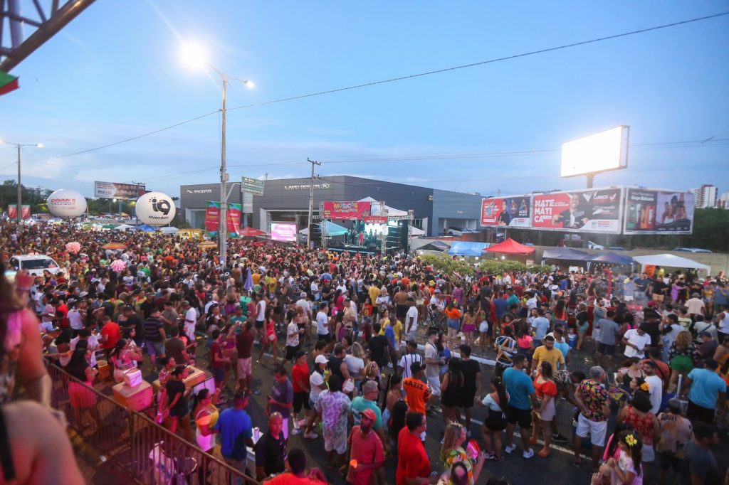 Corso de Teresina 2024 acontece neste sábado (03); mais de 250 mil foliões são aguardados na avenida Raul Lopes