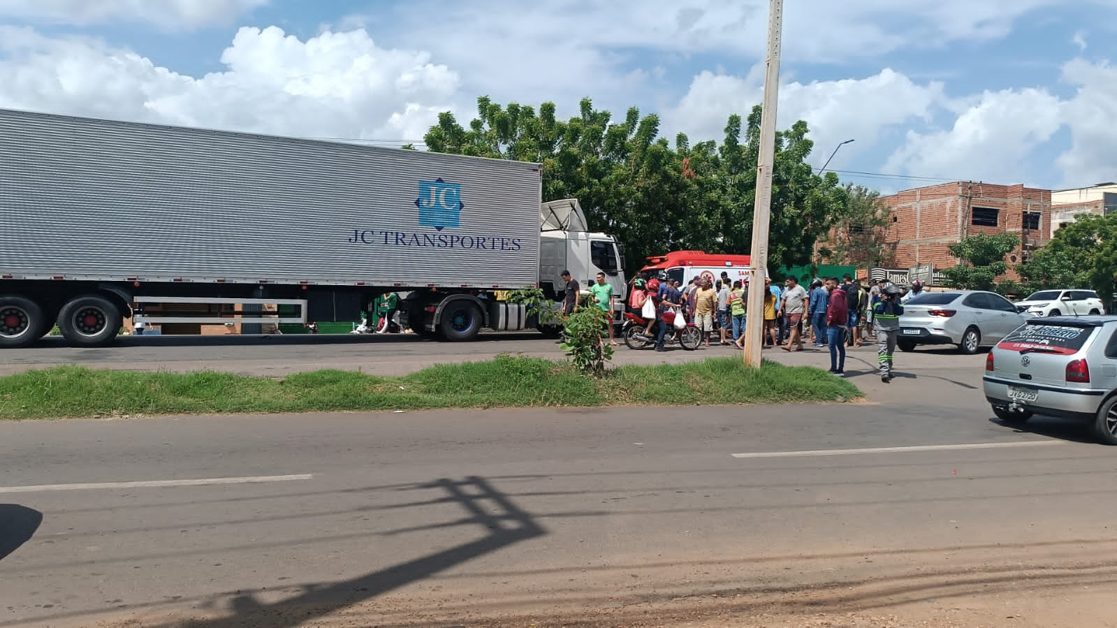 Idoso morre ao pilotar moto na contramão e bater em carreta no Piauí