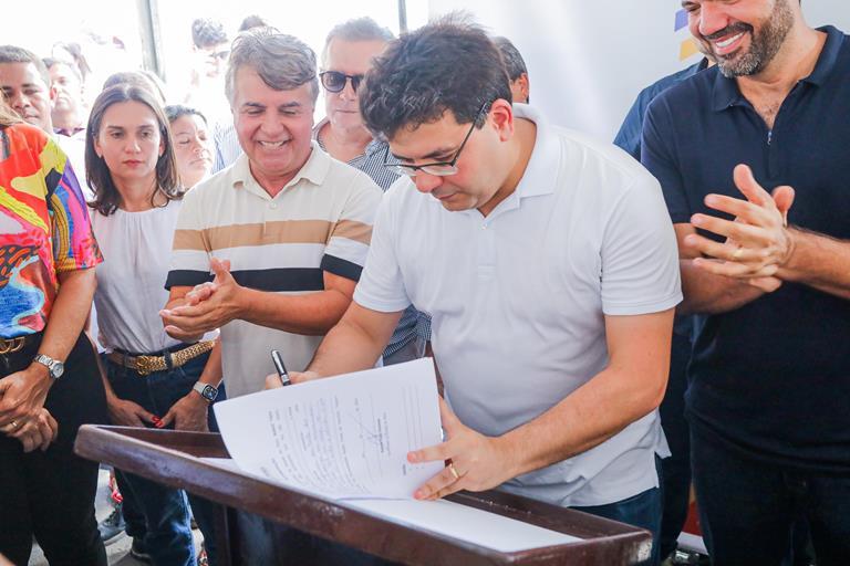 Governador Rafael  inaugura e acompanha obras em Curralinhos e Monsenhor Gil