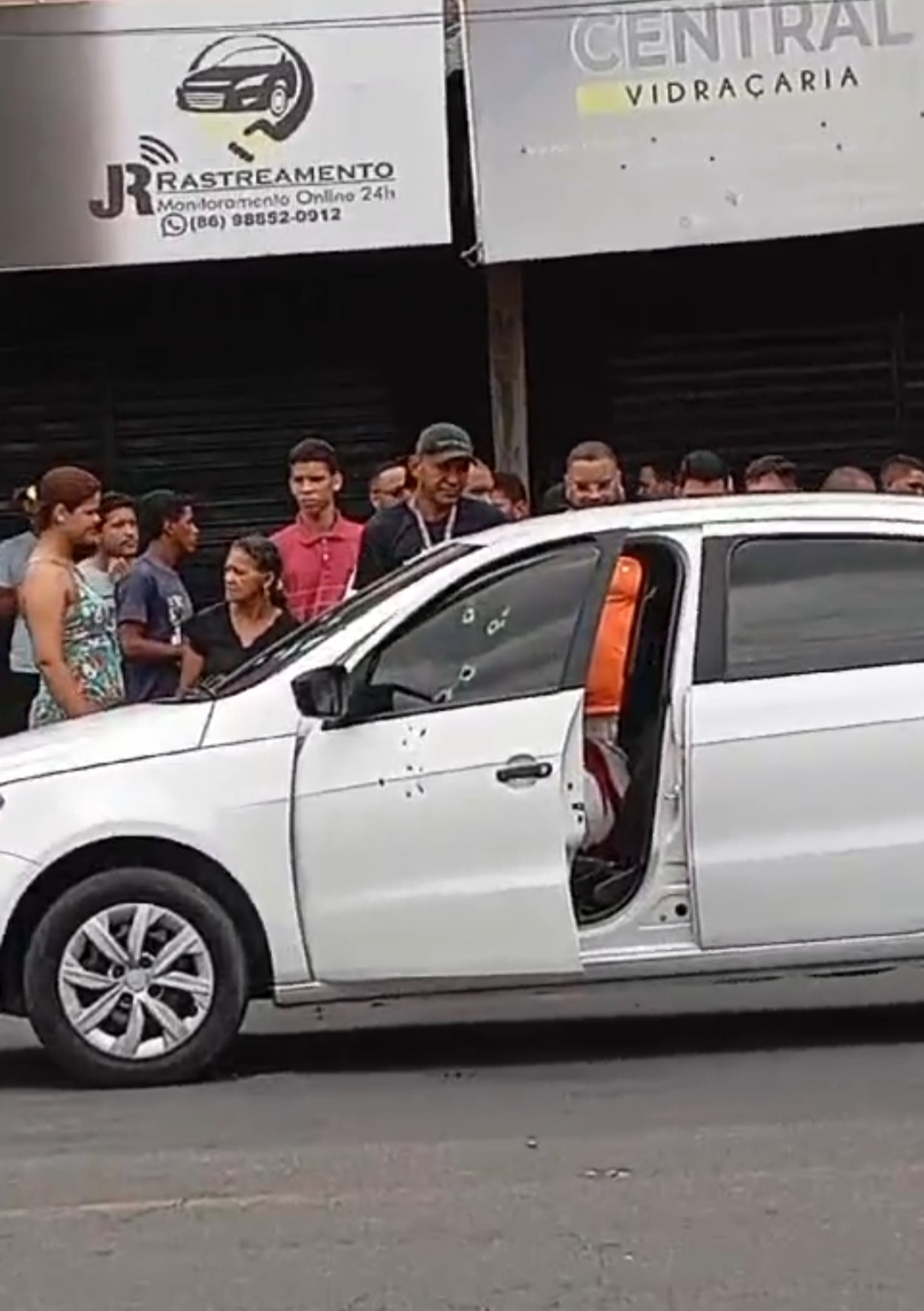 Carro é metralhado e homem morre no Centro de Timon