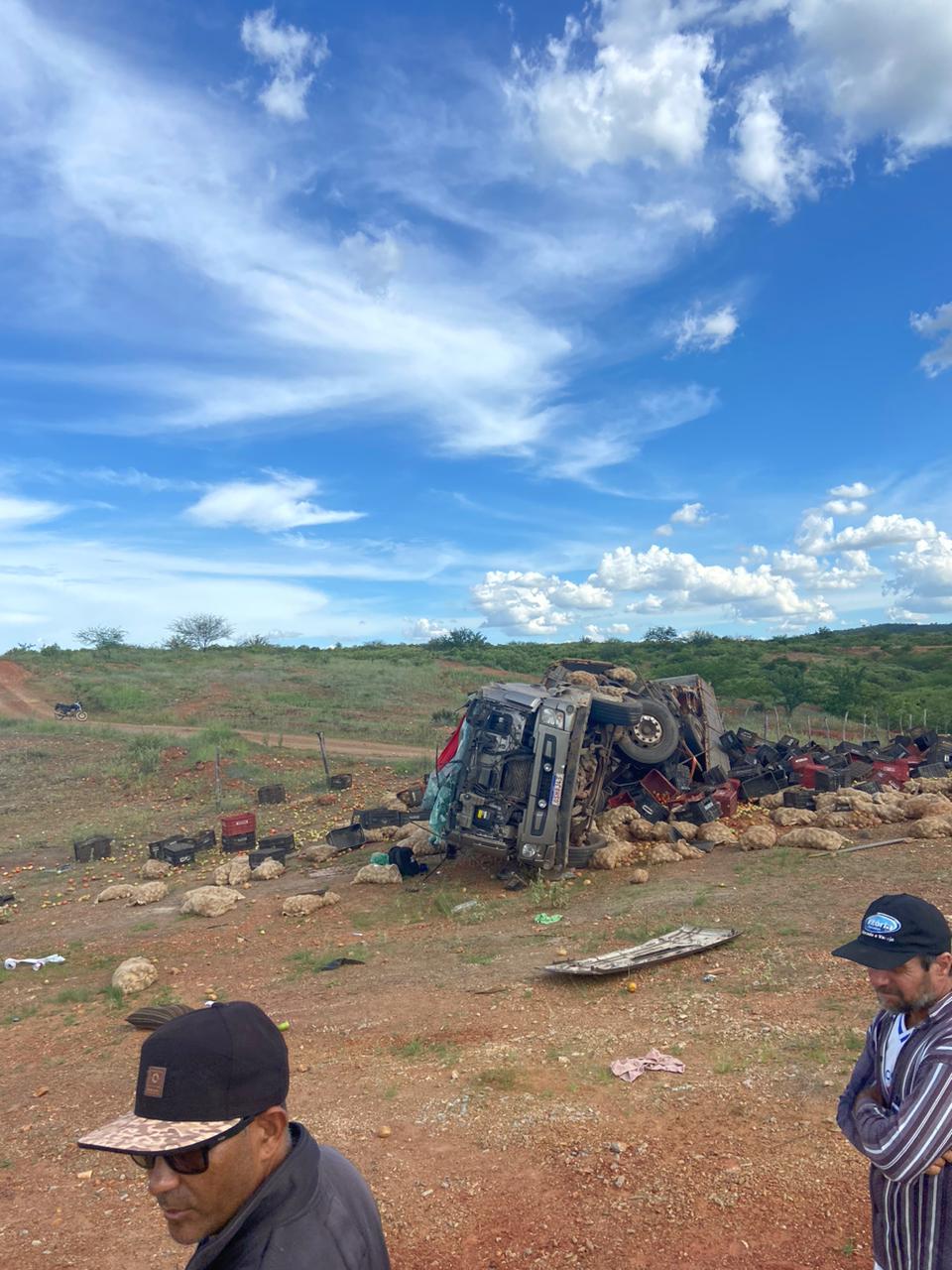 Caminhoneiro morre em acidente na cidade de Acauã