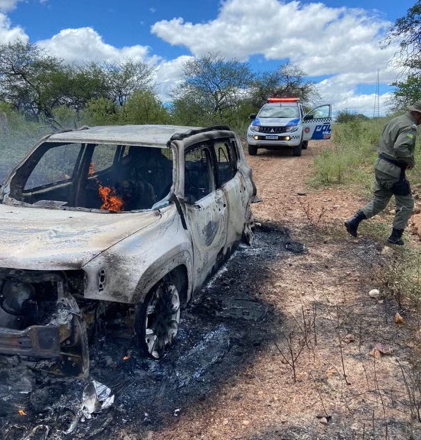 Corpos são encontrados carbonizados dentro de veículo no Piauí