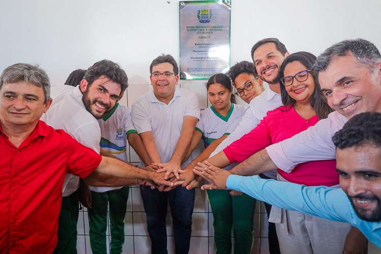 Em Floriano, governador Rafael inaugura recuperação de rodovia e reforma de escola