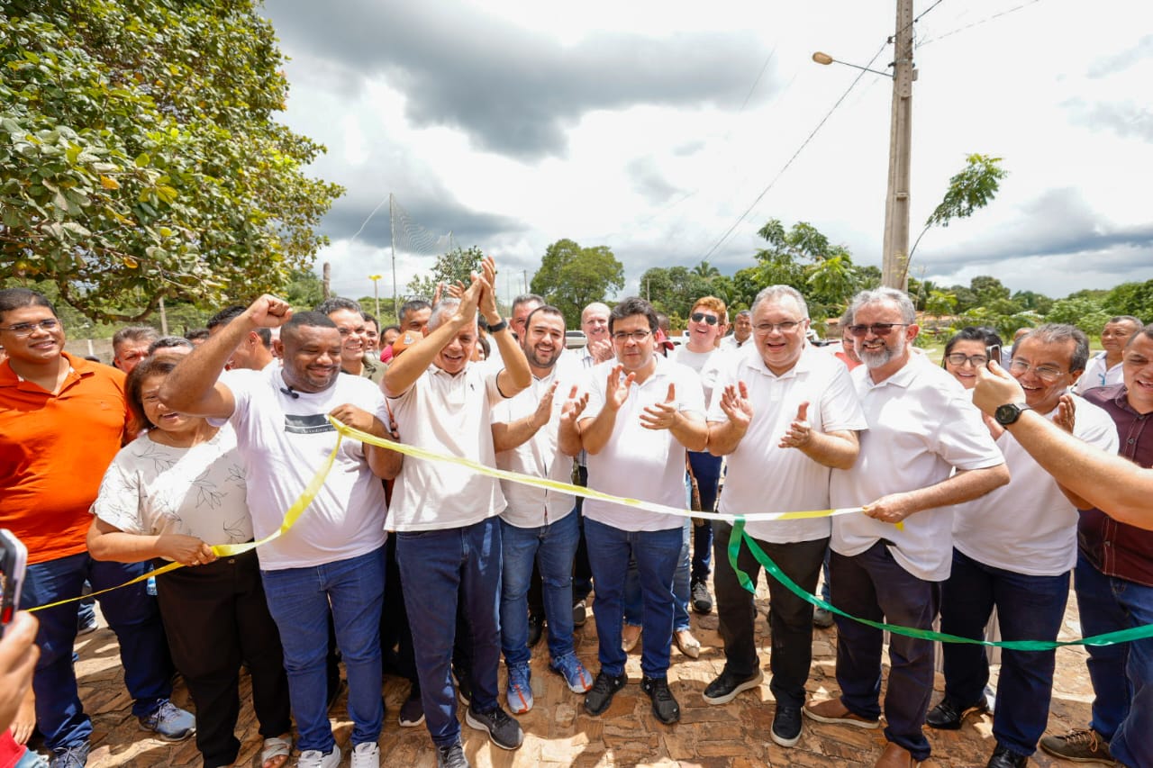 Em Campo Maior, governador inaugura trecho da PI-115 , calçamento e recuperação de barragem