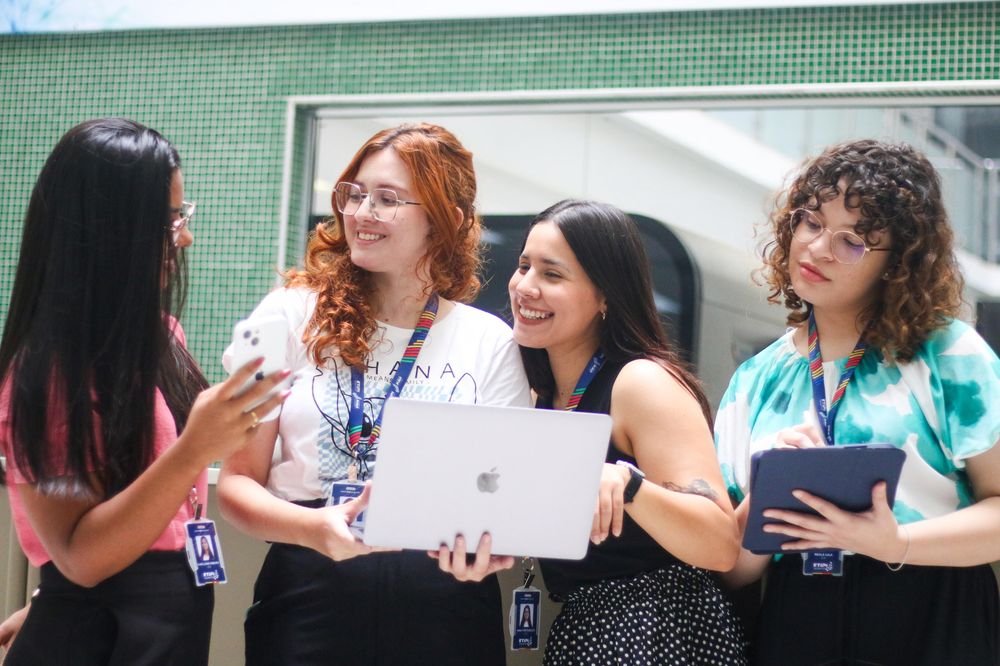 Dia Internacional das Meninas na tecnologia celebra liderança feminina na área