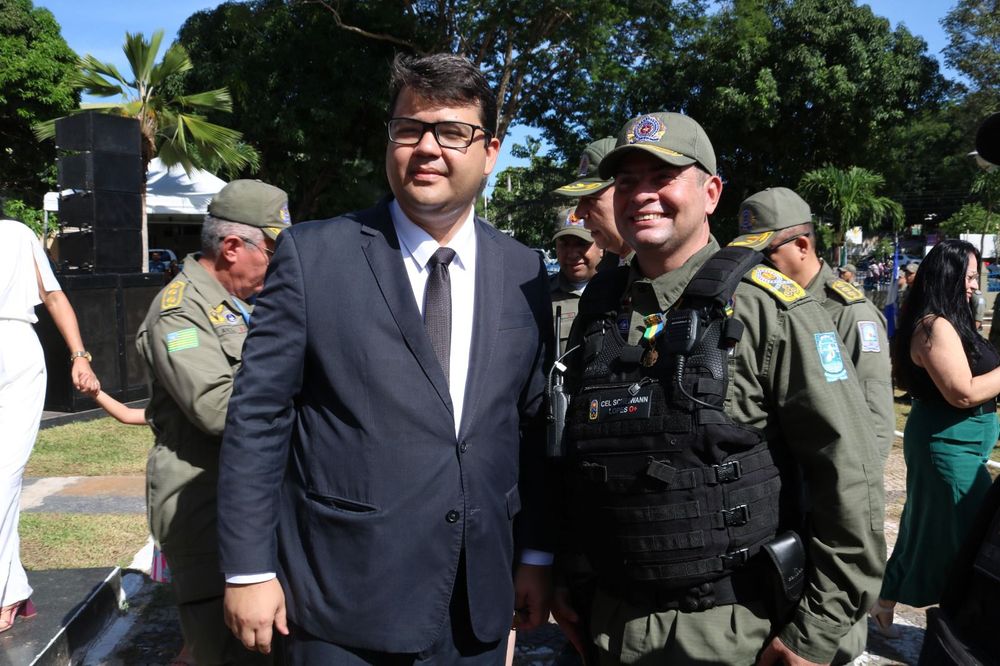 PMPI homenageia policiais e forma turma de oficiais durante solenidade do Dia de Tiradentes