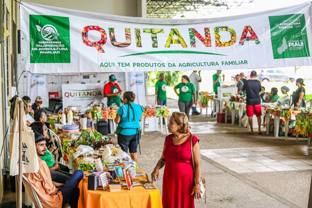 Quitanda da Agricultura Familiar leva produtos saudáveis a clientes de concessionária de veículos