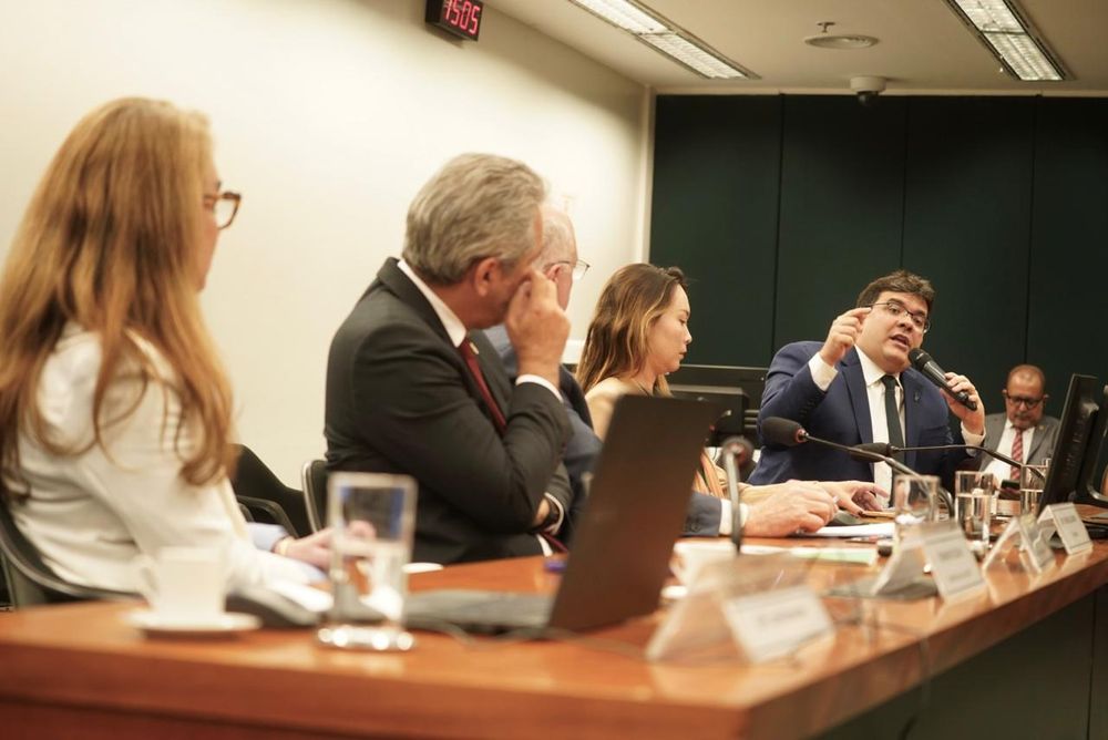 Rafael Fonteles participa de seminário sobre hidrogênio verde na Câmara de Deputados em Brasília