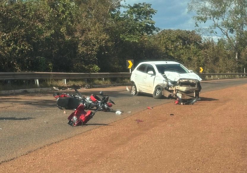 Motociclista morre após carro invadir a contramão na BR-343