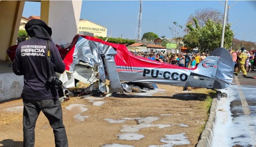 Médico e motociclista ficam feridos após queda de avião em Teresina