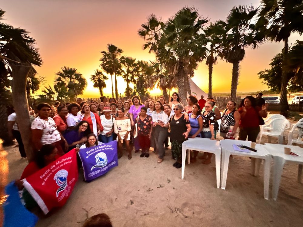 Ministra Cida Gonçalves se reúne com mulheres da Planície Litorânea em Cajueiro da Praia