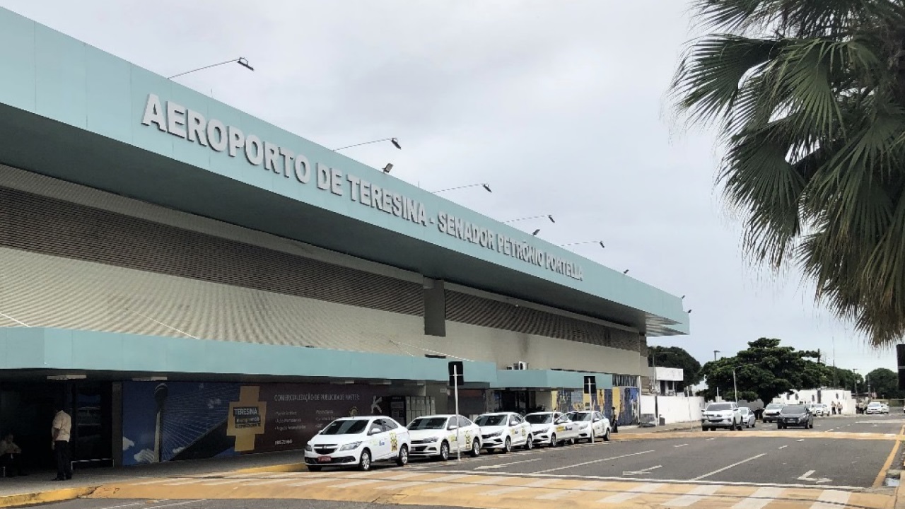 Aviões batem no aeroporto de Teresina e voos são cancelados