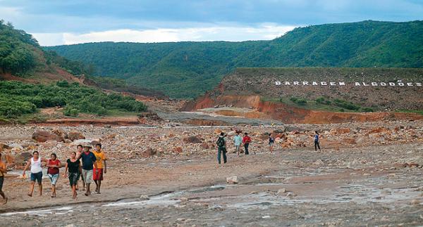 Rafael Fonteles e ministro Waldez Góes assinam ordem de serviço para construção da Barragem Nova Algodões no Piauí