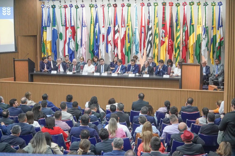 Rafael destaca importância de unir esforços para fortalecer políticas sociais no encontro com prefeitos eleitos em Brasília