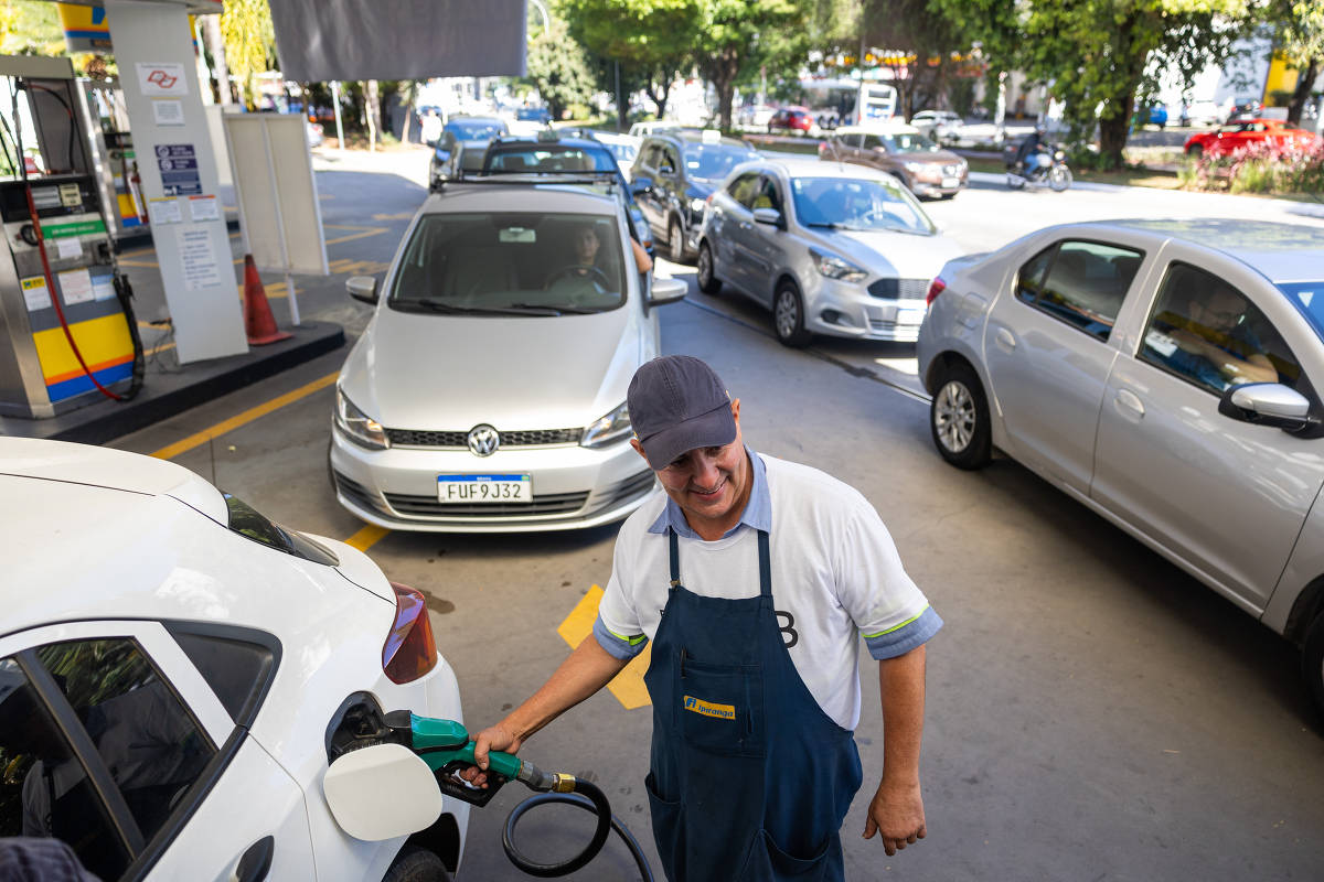 Gasolina inicia 2025 pressionada por defasagem de preço e aumento de ICMS